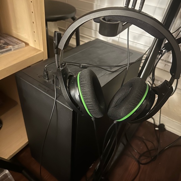 Great startup gaming PC! Can run almost any game at great speeds!! - Picture 10 of 10